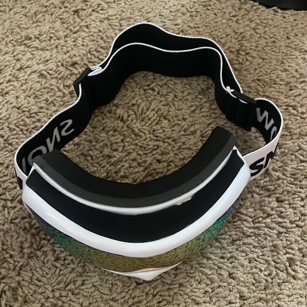 Snowboarding goggles - Picture 4 of 5